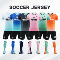 Ensemble d'uniformes de football d'été en maille polyester respirante avec impression du nom du joueur, anti-rétrécissement, pour l'entraînement, vente en gros