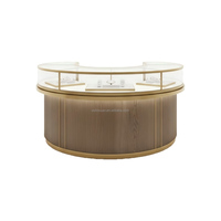 Vitrine à bijoux incurvée de luxe en bois, comptoir de présentation, meuble de vente au détail en verre, fabricant OEM ODM sur mesure
