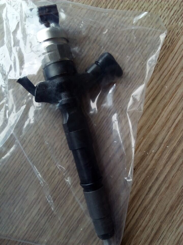 23670-30400 common rail injector 295050-0200 injector for toyota 2KD-FTV 1KD-FTV, D-4D injector nozzle 295050-0200 23670-30400