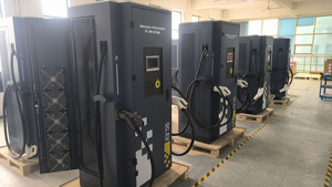 สถานีชาร์จเร็ว DC 120kW สำหรับรถยนต์ไฟฟ้า ผลิตโดยตรงจากผู้ผลิต EVSE ระดับ IP54 กันน้ำ สำหรับใช้งานสาธารณะในงานก่อสร้าง - Product Image 1