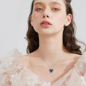 Venta al por mayor S925 plata esterlina esmalte mariposa corazón grabado foto medallón collar - Product Image 6