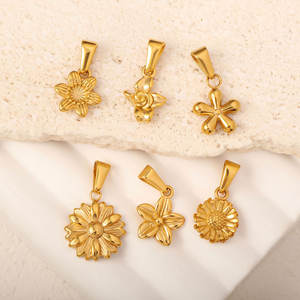 Colgantes y dijes de moda de acero inoxidable 316L chapados en oro PVD de 14K y 18K personalizados para hacer joyas, dijes de flores para pulseras. - Product Image 2
