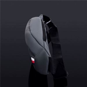 Riñonera Deportiva Impermeable Personalizada de Cuero PU para Hombre con Logotipo - Product Image 4