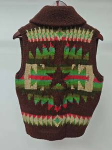 ODM OEM เสื้อถักลายเรขาคณิตแบบลำลองพร้อมกระดุมโลโก้ด้านหน้า - Product Image 2