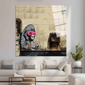 Sublimez votre espace avec l'impression sur toile du gorille emblématique de Banksy en masque rose, ART SUR VERRE TÉRMÉTRAL - Product Image 3