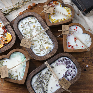 Bougie parfumée artisanale en cire de soja avec fleurs séchées et cristaux dans un bol en bois créatif, décorations pour la maison et les mariages, 3 mèches, bougies aromatiques - Product Image 1
