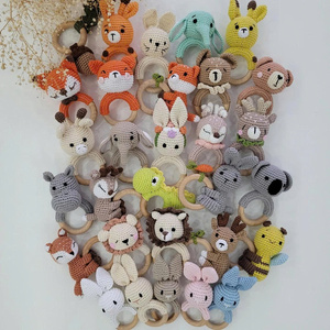 Prix bon marché pour la vente en gros Hochet Santa Crochet Cadeau pour bébé Noël fait à la main du Vietnam - Product Image 1