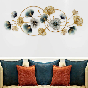 Art mural moderne en métal à double anneau horizontal avec feuille de Ginkgo |   Sculpture murale en métal botanique bleu or pour la décoration du salon - Product Image 1