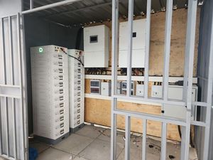 Buen precio <span class=keywords><strong>Dyness</strong></span> Stack100 alto voltaje ESS LiFePO4 Paquete de batería contenedor 20kWh-60kWh con <span class=keywords><strong>BMS</strong></span> para sistema de almacenamiento de energía - Product Image 3