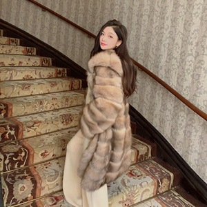 Cappotto Invernale di Lusso in Finta Pelliccia di Zibellino con Grande Cappuccio, Finto Zibellino Viola, Spesso e Caldo, Sexy Cappotto in Finta Pelliccia - Product Image 2