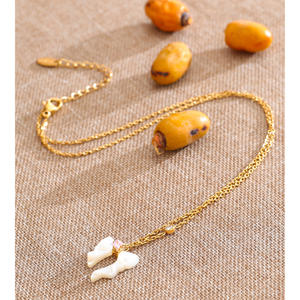 Collar JINYOU 3527 de Acero Inoxidable Chapado en Oro con Forma de Lazo y Concha Blanca con Circonita Cúbica Redonda - Product Image 4