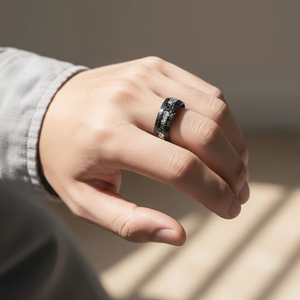 Nouvelle conception Bague en acier Damas martelé <span class=keywords><strong>noir</strong></span> 8MM avec incrustation de feuille d'argent galaxie et météorite pour Hommes Femmes, Bague de mariage, de fête ou de promesse - Product Image 6