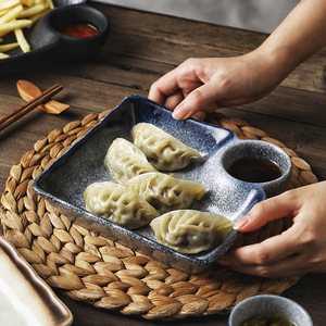 Assiette carrée en céramique Japandi pour raviolis, plat à vinaigre divisé pour restaurant, assiettes à <span class=keywords><strong>sushi</strong></span> rétro en porcelaine noire avec support à sauce - Product Image 3