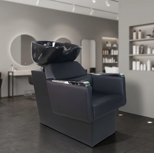 Station de lavage de cheveux pour salon de beauté et barbier, avec bac inclinable en céramique blanc et noir et siège réglable - Product Image 1