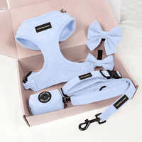 Accessoires pour Chiots Rose Harnais en Velours Côtelé avec Logo en Caoutchouc Personnalisé et Kit Laisse Collier pour Animaux de Compagnie