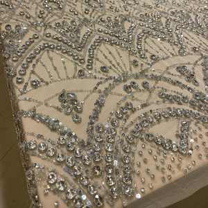 Meilleur tissu de broderie avec paillettes et perles classiques Beau design pour les robes de mariage et de fête - Product Image 2