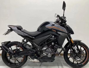 Motocicleta Usada NK150 de Gasolina de 4 Tiempos, Cinco Velocidades, 110 mph, Bajo Kilometraje, Bien Mantenida, CFMOTO NK15 - Product Image 3