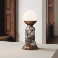 Lampe de table moderne en marbre naturel avec abat-jour en verre opale, base en laiton antique, lampe de chevet pour la décoration de la chambre