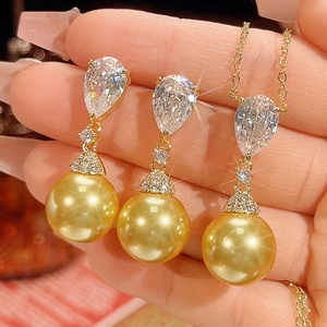 Juego de Pendientes Colgantes Elegantes y Ecológicos, Chapados en Oro y Cobre, con Perlas de Concha Doradas de 14 mm, Borlas, para Bodas y Fiestas, Joyería Moderna - Product Image 3