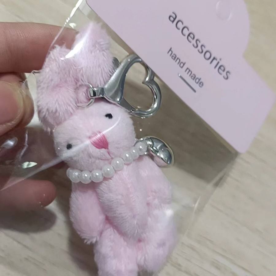 Lapin aux oreilles roses