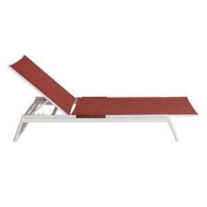 Chaises longues Teslin rouge de piscine extérieure en aluminium de plage extérieure moderne unique - Product Image 2