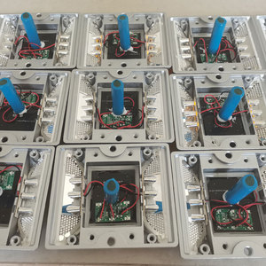 IP68防水アルミ製高速道路用反射型LED舗装マーカースパイクライトキャッツアイソーラーロードスタッド - Product Image 4