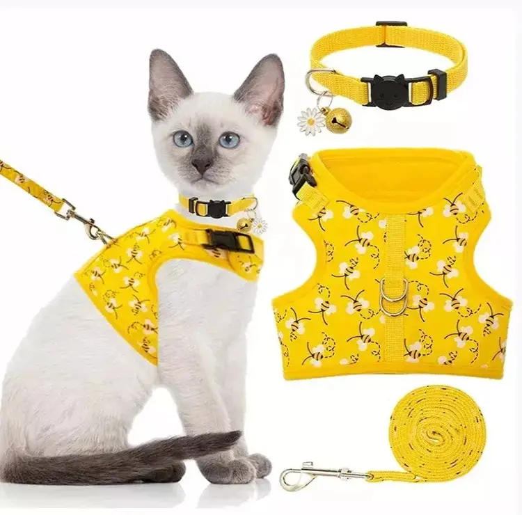 さまざまなスタイルの美しい猫のロープが犬の鎖とハーネスセットをリード黄色のパターンの猫のハーネスと鎖セット
