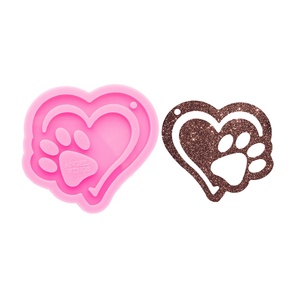 1pc Empreinte <span class=keywords><strong>de</strong></span> patte avec coeur trou <span class=keywords><strong>de</strong></span> serrure Moule en silicone pour bricolage Résine époxy coulée Artisanat Bijoux Porte-clés, Bonbons Chocolat Gâteau Moule - Product Image 4