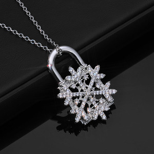 Colgantes de Candado con Diseño de Copo de Nieve Personalizados, con Moissanita VVS Engastada, de Plata 925 Bañada en Oro Real, con Acabado Iced, Pasa el Test de GRA, Fabricante B2B - Product Image 6