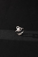 Bague en forme de gourde incrustée de diamants, avec perle naturelle Aurora et anneau ouvert réglable.