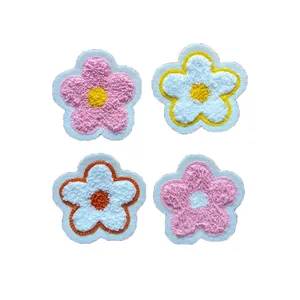 Diversi Colori Piccola Margherita Fiore di Ferro su Ordinazione Ciniglia Patch