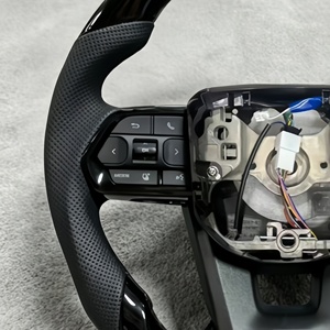 Volant de voiture personnalisé noir piano pour <span class=keywords><strong>Toyota</strong></span> LC300, LC79, LC70, Camry, LC500, 500h (2016-2026) – Amélioration intérieure - Product Image 3