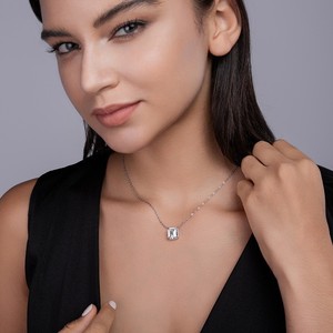 قلادة خانقة من الفضة عيار 925 مطلية بالذهب الأبيض مع حجر موسانيت VVS1 بقطع الزمرد 9*11 ملم، أفضل هدية للحبيبة لعام <span class=keywords><strong>2026</strong></span> - Product Image 3