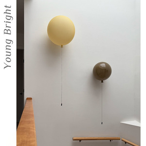 Brokis Memory Czech Ballon-Wandleuchte, Designer-Wandleuchte für Flur, Schlafzimmer, Nachttisch, Kinderzimmer - Product Image 1