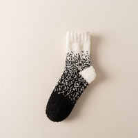 Chaussettes en polaire corail personnalisées avec logo pour femmes, chaudes et douces, vente en gros pour les marques de boutiques, les promotions de détail et les magasins de cadeaux
