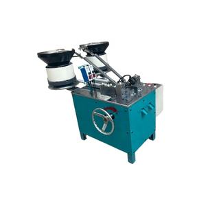 Machine de débavurage automatique à double rail pour curseurs de <span class=keywords><strong>fermeture</strong></span> éclair KYY, machine de fabrication de fermetures éclair, équipement pour curseurs de <span class=keywords><strong>fermeture</strong></span> éclair - Product Image 1