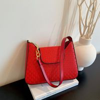 Tas Selempang Wanita Kulit PU dengan Rantai dan Tutup Lipat, Ringan, Model Crossbody Messenger untuk Wanita