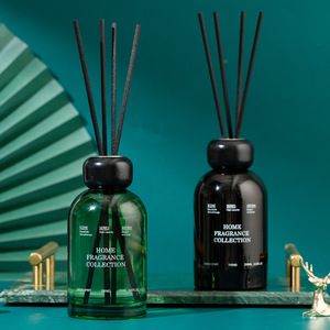 Vendita calda <span class=keywords><strong>di</strong></span> lusso 250Ml decorazione per la casa Hilton Gardenia Reed <span class=keywords><strong>diffusore</strong></span> Design unico per la casa profumo Reed <span class=keywords><strong>diffusore</strong></span> <span class=keywords><strong>con</strong></span> bastone per la casa - Product Image 1