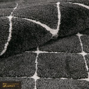 Alfombra de Lujo LandScopeTech, Felpuda, con Patrón Geométrico 3D, Tipo Wilton Belga, Aislamiento Acústico 100% - Product Image 4