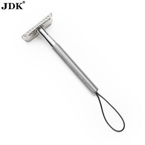 Maquinilla <span class=keywords><strong>de</strong></span> <span class=keywords><strong>afeitar</strong></span> <span class=keywords><strong>de</strong></span> seguridad <span class=keywords><strong>de</strong></span> doble filo con logotipo personalizado y mango <span class=keywords><strong>de</strong></span> textura plateada negra mate profesional para hombres precio <span class=keywords><strong>de</strong></span> fábrica - Product Image 4