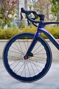 Vélo de course urbain à 24 vitesses avec cadre en fibre de carbone ultraléger et freins à disque hydrauliques pour la cyclisme urbain et les courses sur route - Product Image 4