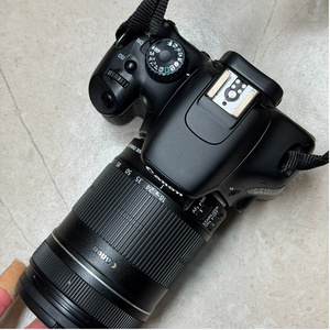 กล้อง <span class=keywords><strong>Canon</strong></span> <span class=keywords><strong>EOS</strong></span> <span class=keywords><strong>550D</strong></span> DSLR มือสอง พร้อมเลนส์ 18-135mm IS ชุดเลนส์ขนาดกะทัดรัด เหมาะสำหรับการถ่ายภาพท่องเที่ยว ภาพบุคคล และการถ่ายภาพในชีวิตประจำวัน - Product Image 6