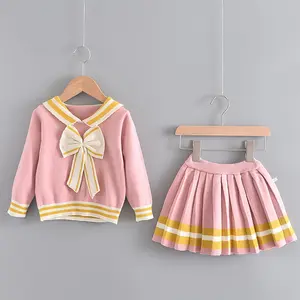 カスタマイズされたスクールスタイルのかわいいキッズ2pc衣装ニットかわいいセーラーカラーボウノットTシャツの女の子とチェック柄のミニプリーツスカート