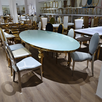 Goldenes Event-Tischset mit Stühlen für Hochzeiten im Angebot