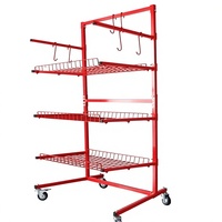 Chariot utilitaire mobile rouge à 3 niveaux avec étagères en treillis métallique, crochets en S et roulettes pivotantes pour atelier
