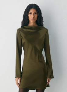 Robe courte à manches longues en satin vert foncé pour femmes avec col empilé pour les fêtes décontractées - Fabriquée sur mesure - Product Image 2