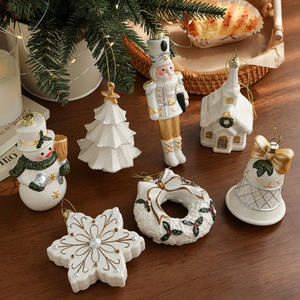 Pendentifs de Noël en plastique en gros, Père Noël, bonhomme de neige, flocon de neige, <span class=keywords><strong>casse</strong></span>-<span class=keywords><strong>noisette</strong></span>, décorations suspendues pour les fêtes de Noël - Product Image 1