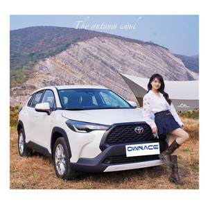 2024 para T Oyota para C-Oro Lla Cross Hybrid White Compact SUV para exportación de bajo consumo con dirección izquierda - Product Image 1