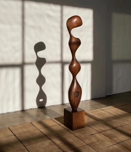 Scultura astratta <span class=keywords><strong>in</strong></span> <span class=keywords><strong>legno</strong></span> di alta qualità personalizzata per arti <span class=keywords><strong>in</strong></span> piedi dell'hotel con decorazione per interni o esterni con luce - Product Image 1