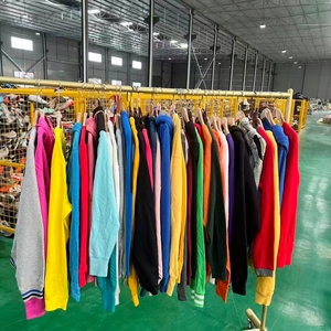 Giacche Imbottite di Marca Usate all'Ingrosso, Felpe Vintage di Seconda Mano, Abbigliamento Misto di Varie Taglie, <span class=keywords><strong>Vestiti</strong></span> Usati in Stock - Product Image 2